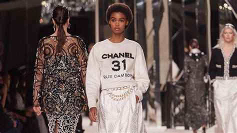 maglietta chanel gigante|Chanel: tutte le collezioni knitwear fino all'ultima Métiers d'Art.